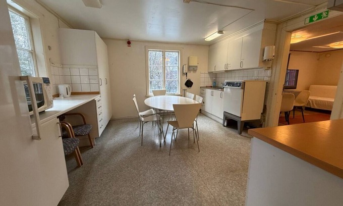 Olofstorp Apartamento | 10 BR 3 Bath - For Workers - Parking lot - All-inclusive