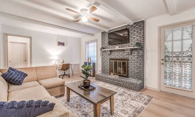 Memphis Casa | 10 from U of Memphis & Airport- Pinecrest Perch