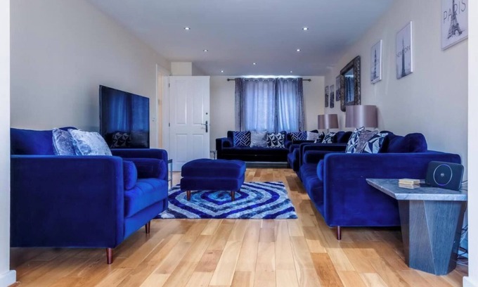 Milton Keynes Casa | 10 Guests - 5 Bedrooms - Free Parking - Lux House