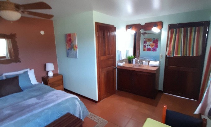 San Isidro Apartamento | 10 km's From SJO Airport In the Cool Hills of the Central Valley!