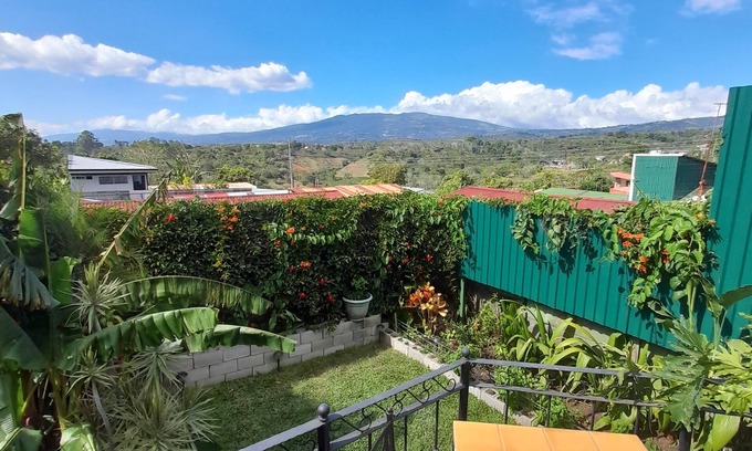 San Isidro Apartamento | 10 km's From SJO Airport In the Cool Hills of the Central Valley!