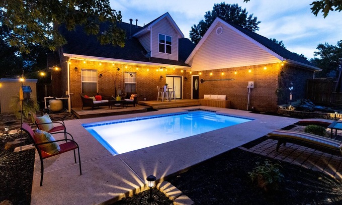 Springdale Casa | 10 mi from University! Centrally located in NWA
