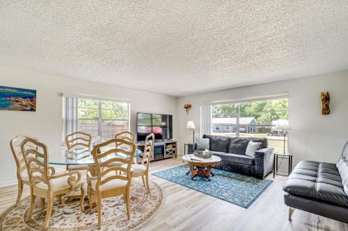 Silver Springs Shores Casa | 10 Mi to Dtwn Ocala Dog-Friendly Home with Fire Pit