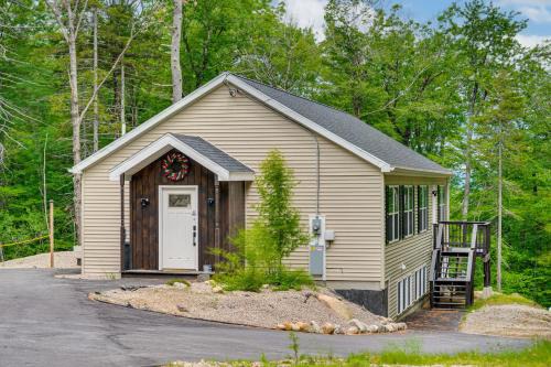Conway Casa | 10 Mi to Echo Lake Wooded Escape with Grill!