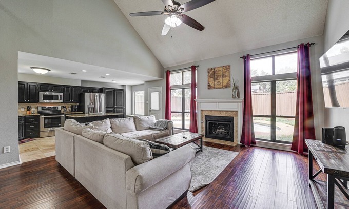 North Central Carrollton Casa | 10 Mi to Lake Lewisville: Carrollton Home w/ Pool