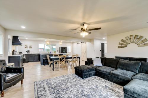 Campton Casa | 10 Mi to Red River Gorge Peaceful Rural Getaway!