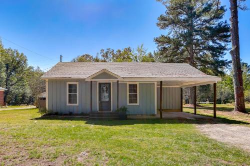 Iuka Casa | 10 Mi to Tennessee River Blue Willow-Themed Home