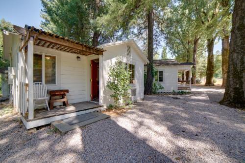 Cobb Apartamento | 10 Mi to Twin Pine Casino Peaceful Cabin Getaway