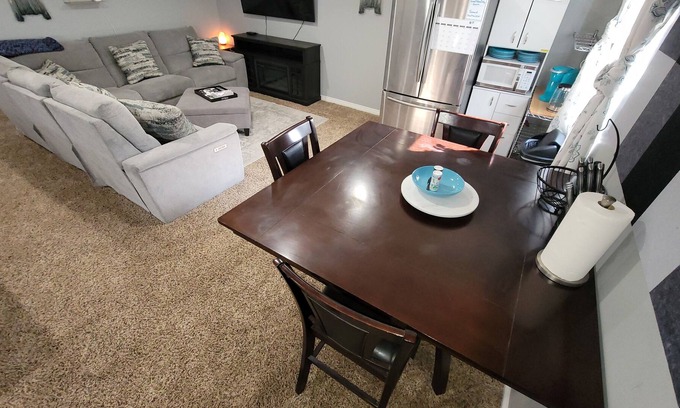 West Valley City Casa | 10 min from Airport & DT | Spacious rooms | Private Entry