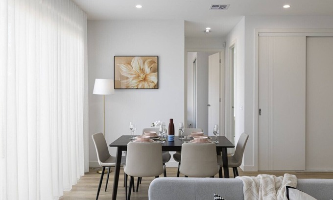Greenvale Casa | 10 Min to Airport | Brand New Family 4BR House