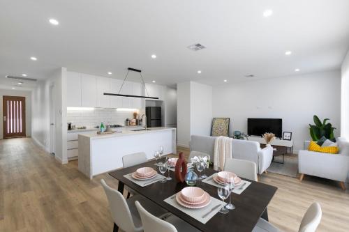 Greenvale Casa | 10 Min to Airport Brand New Family 4BR House