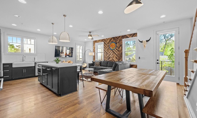 Eighth Avenue Casa | 10 Min to Broadway-9 Beds-Grill-4BR Home-Sleeps 12-Home in Nashville