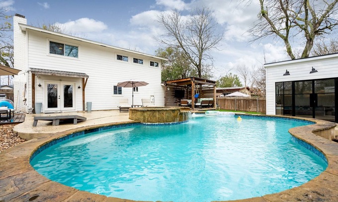 West Congress Casa | 10 Min to Downtown~Luxury Home w/ Pool, Outdoor TV