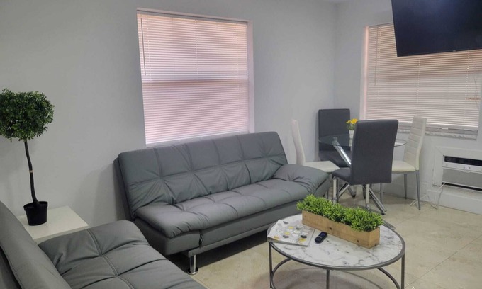 Poinsettia Heights Apartamento | 10 MIN TO FLL BEACH ★ 2BR ★ con estacionamiento gratuito y WIFI