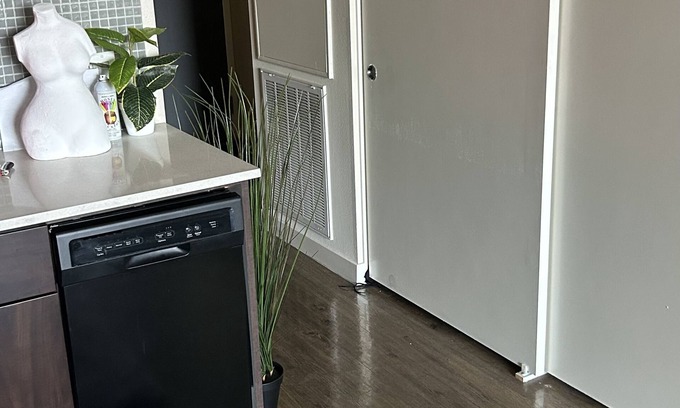 Mid-Wilshire Apartamento | 10 min to Hollywood comfy studio in mid city (pet friendly)