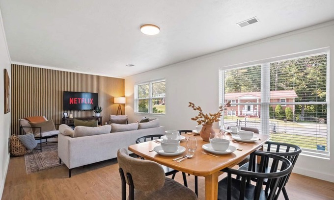 Summerlee Casa | 10 min to NRG & ACE | Gorge Getaway, Pet-Friendly