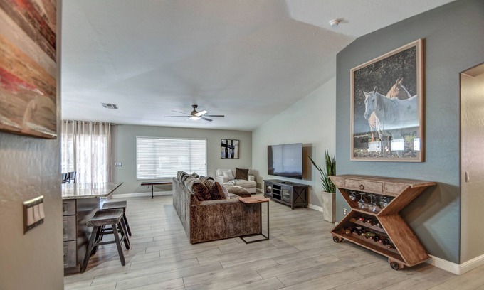 Gilbert Casa | 10 min walk to San Tan Village Mall in the Heart of Gilbert, AZ