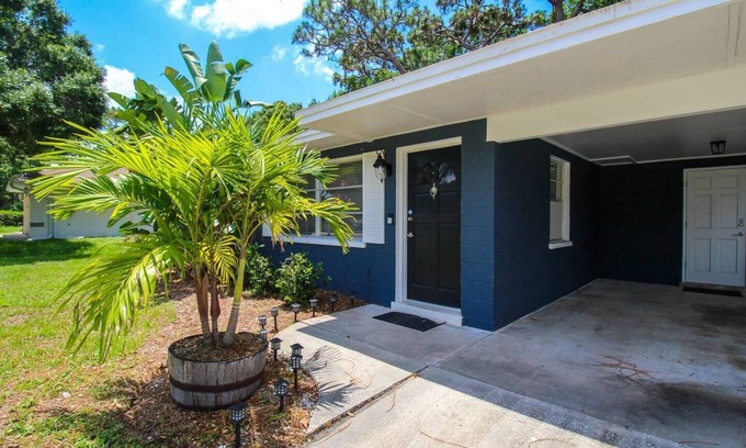 Venice Gardens Casa | 10 mins from Venice Beach & Downtown w/ 2 beds 1 bath