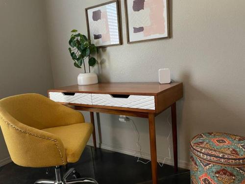 Amarillo Casa | 10 mins KING Smart TV Garage W/D