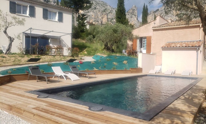 Moustiers-Sainte-Marie Casa | 10-minute walk from the village, new house with swimming pool and stunning views.