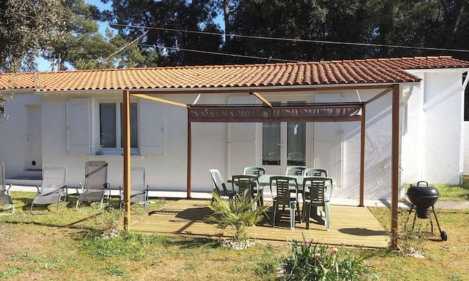Domino Casa | A 10 minutos de la playa, en un jardín, casa para 8