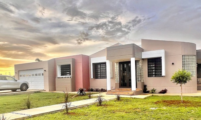 Cocos Casa | 10-minute to the beach from this spacious house for 12 persons