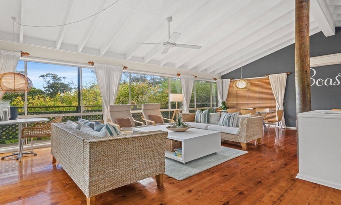 Copacabana Casa | 10 minute walk to Copacabana Beach, shops and cafes