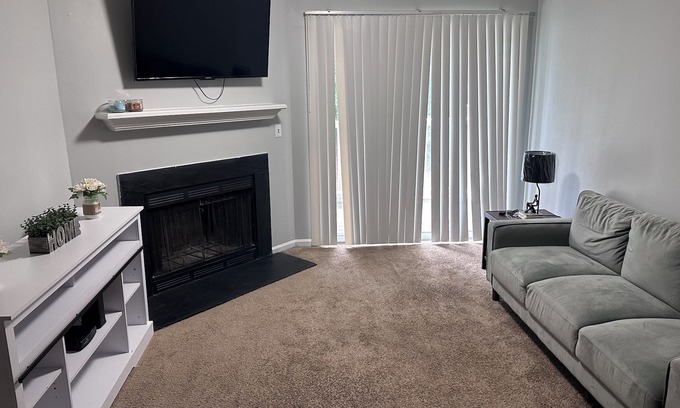 Greensboro Apartamento | 10 Minutes from downtown Greensboro NC! Little Cozy Getaway!