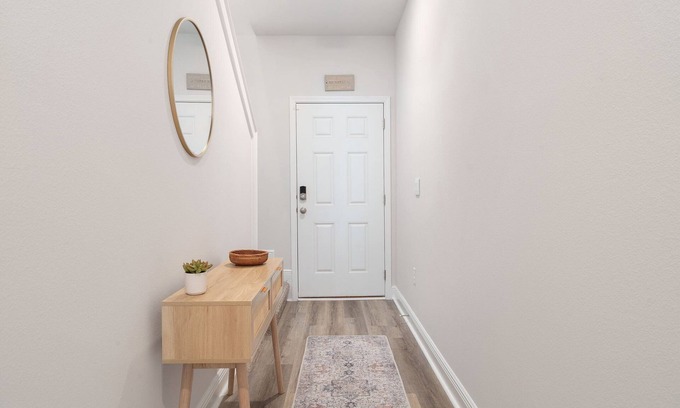 Gulf Breeze Casa | 10 Minutes to the beach! Close to all the fun!