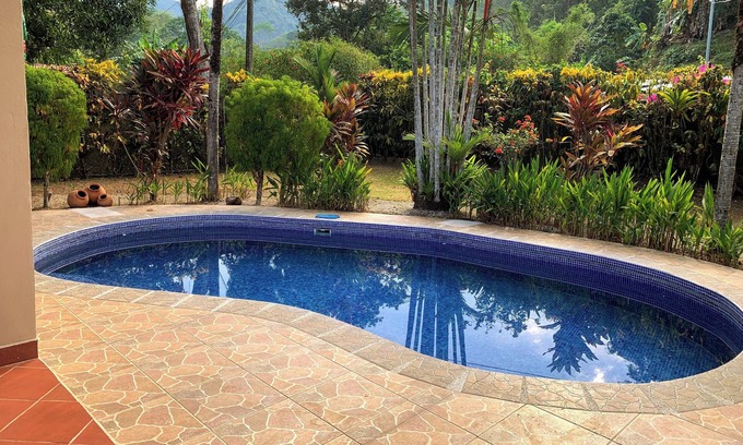 Jacó Casa | 10 minutes to the beach! Private home with lush jungle surroundings & pool.