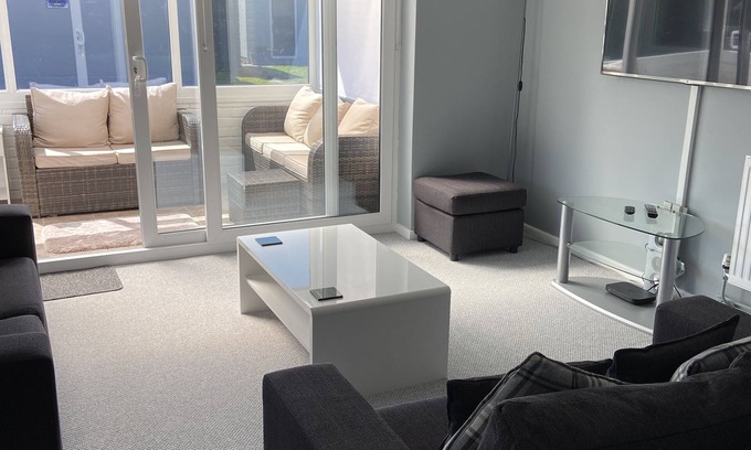 Hythe Apartamento | 10 minutes to the euro tunnel. Lovely 1 bedroom annexe, sleeps 4, pet friendly
