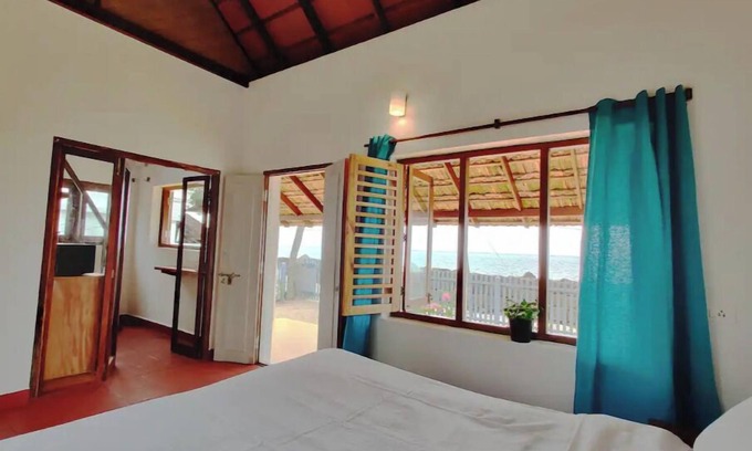 Vypin Cabaña | 10 North by the sea - secluded beach-front cottage