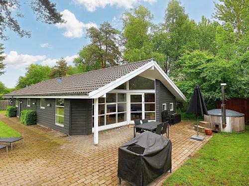 Marielyst Casa | 10 person holiday home in Væggerløse