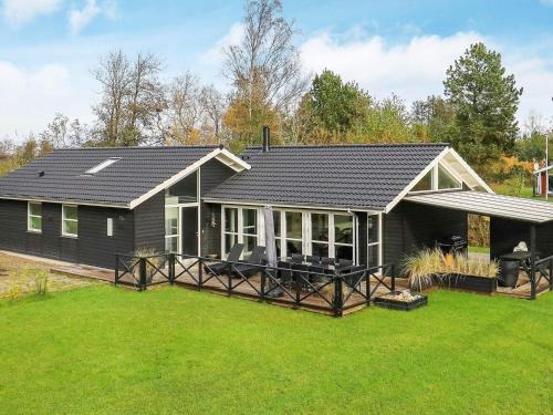 Bratten Strand Casa | 10 person holiday home in Jerup