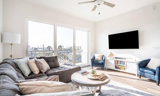 Madeira Beach Apartamento | 10 Star Luxury Beach Condo-Anchor Oasis