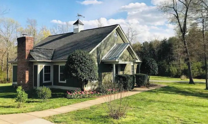 Keene Casa | 10 Vineyards Within 10 Mi, EV charger & Mini Goats