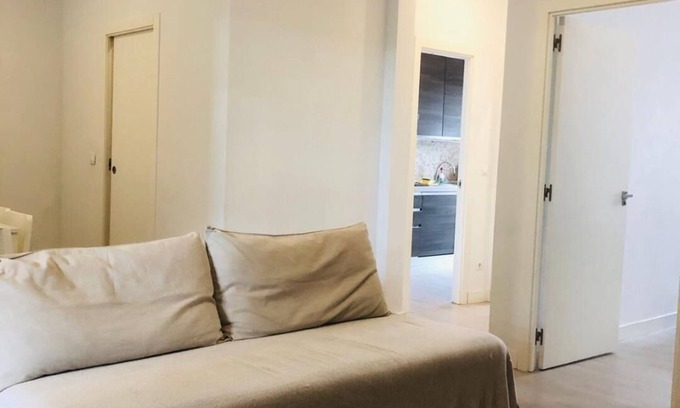 Cuatro Caminos Apartamento | 10' walk to Bernabeu max 8P, 3Bedr, 1sofa, 2bath