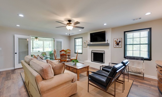 Fort Valley Casa | 100-Acre Fort Valley Rental w/ Private Lake!