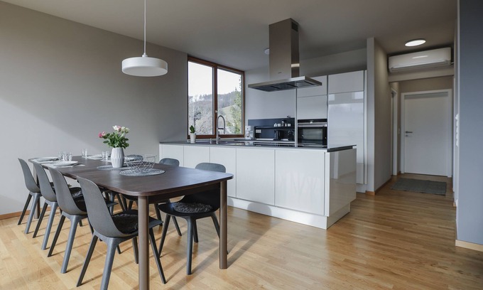 Klaus Condominio | 100 m2 Penthouse mit 3 Schlafzimmer, Grosser Überdachter Terrasse und Bergblick