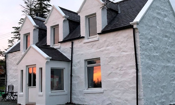 Kingsburgh Casa | 100 year old Renovated Cottage in North Skye