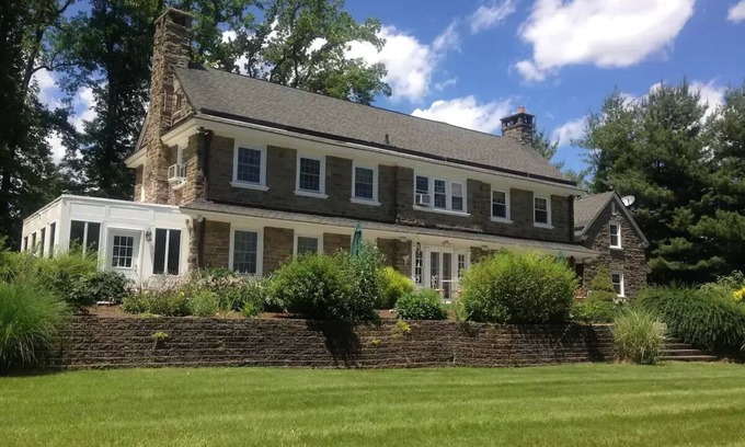 Gulph Mills Casa | 100 + yr old Georgian Manor w/character