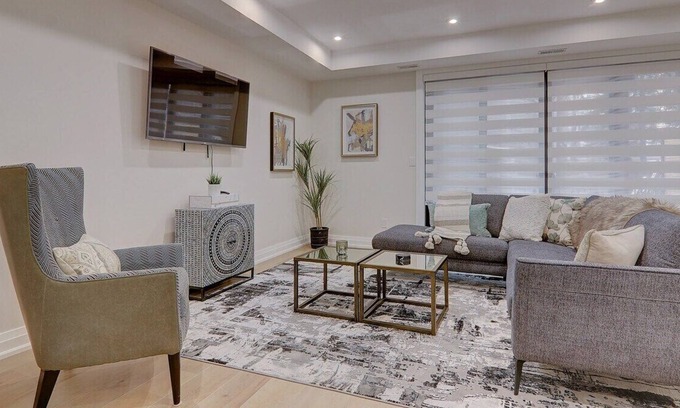 Midtown Toronto Apartamento | 1000 sq ft of Luxury Living in The Annex