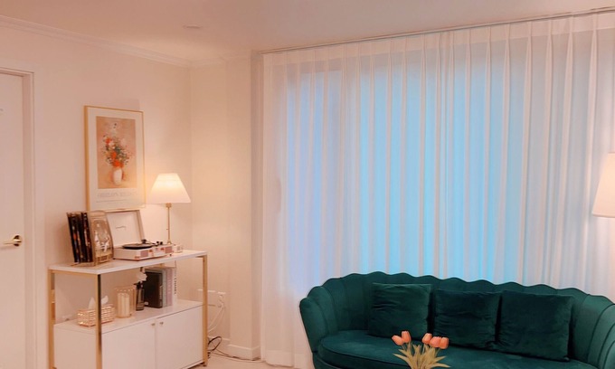 Seongsu Casa | 1000 sqft exclusive accommodation located 10 minutes away from Seongsu Station!
