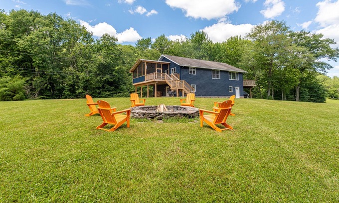 Ellenville Casa | 100acres BBQ Pond Firepit Power backup