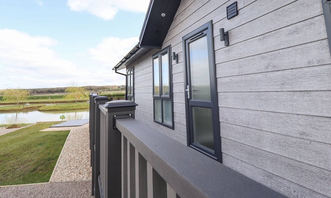 Grantham Cabina | 101 WATERS EDGE, with a garden in Marston, Lincolnshire