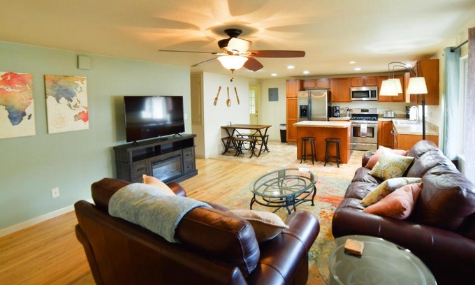 Central Colorado Springs Casa | 1014 Swope