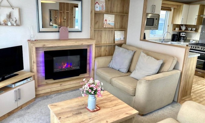 Bude Cabina | 102, Duckpool- a comfortable, spacious modern holiday home, close to amenities