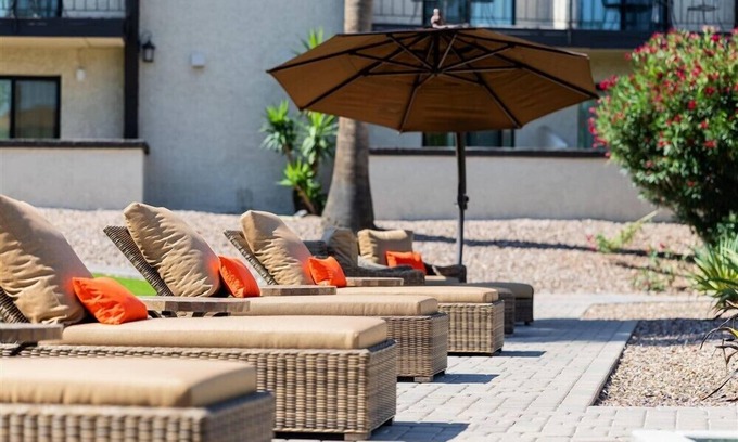 New Papago Parkway Apartamento | Casa 102 - ¡Casa privada completamente amueblada de 1 dormitorio con GOLF GRATIS!