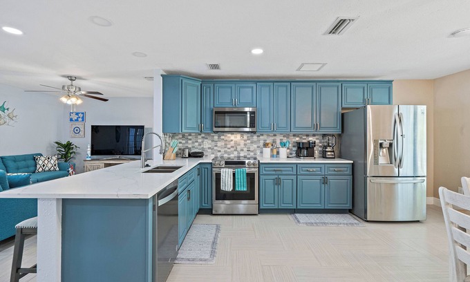 Pinellas Park Casa | 102nd Pinellas Park home w/ screened POOL