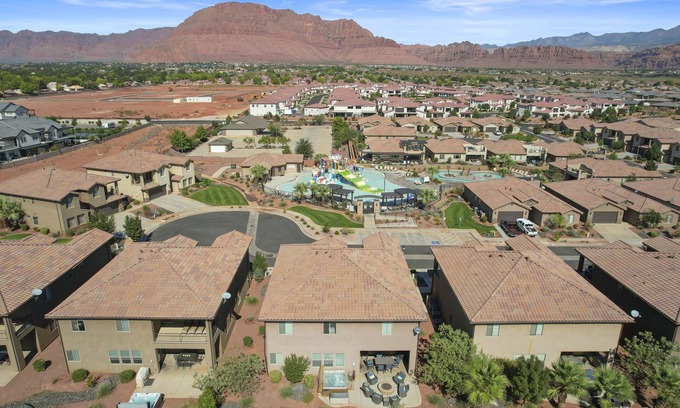 Santa Clara Casa | 103/104 Retreat | Resort View, Private Hot Tub, Short Walking distance to Resort
